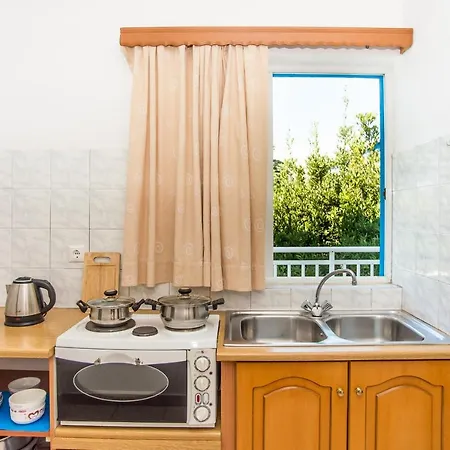 Blue White - Kefallonia Poolside Retreats アパートホテル