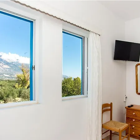 Blue White - Kefallonia Poolside Retreats アパートホテル 4*