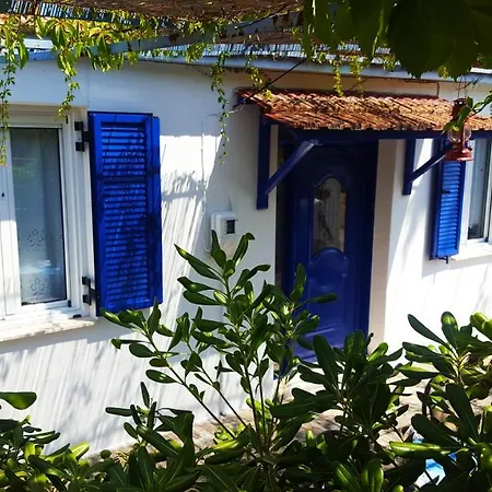 アパートホテル Blue White - Kefallonia Poolside Retreats