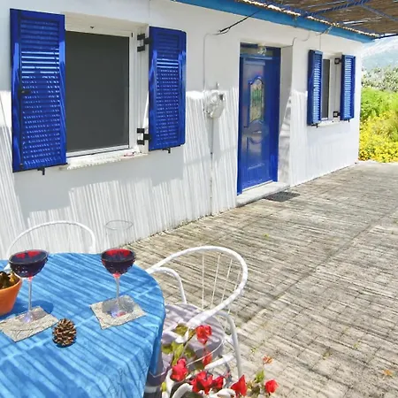 アパートホテル Blue White - Kefallonia Poolside Retreats スパルティア