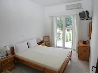 Blue White - Kefallonia Poolside Retreats アパートホテル