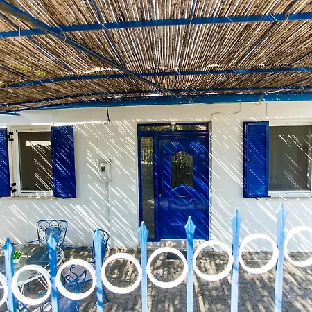 Blue White - Kefallonia Poolside Retreats شقة فندقية 3*