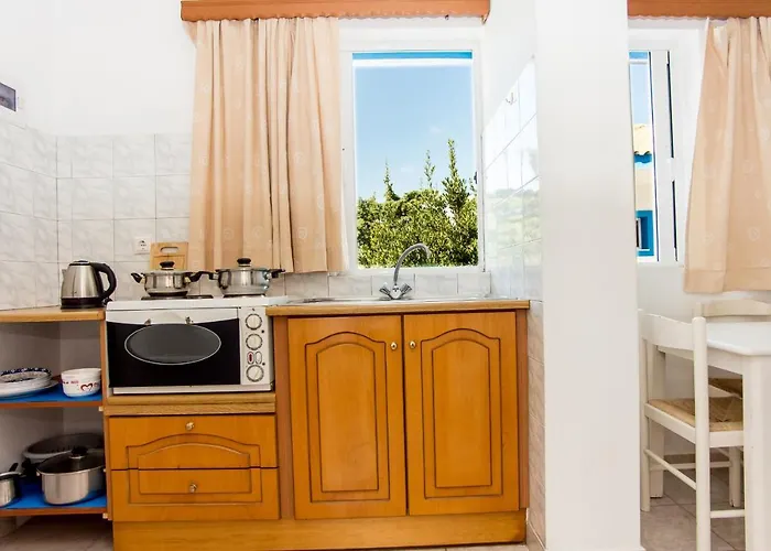 Blue White Apartments - Kefallonia Poolside Retreats 4*