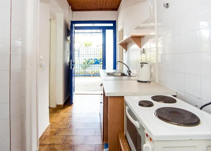 Blue White Apartments - Kefallonia Poolside Retreats Aparthotel 4*