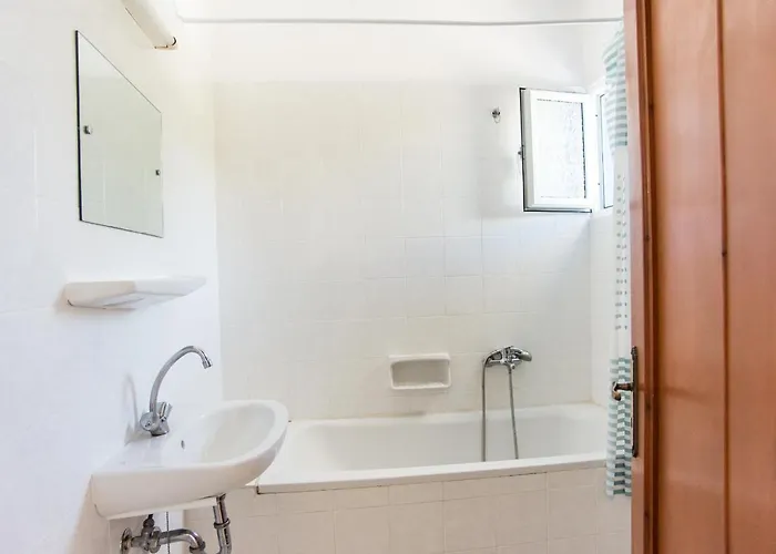 Blue White Apartments - Kefallonia Poolside Retreats