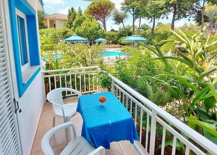 Aparthotel Blue White Apartments - Kefallonia Poolside Retreats Spartia (Kefalonia)