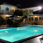 Апарт-отель Blue White - Kefallonia Poolside Retreats Спартия