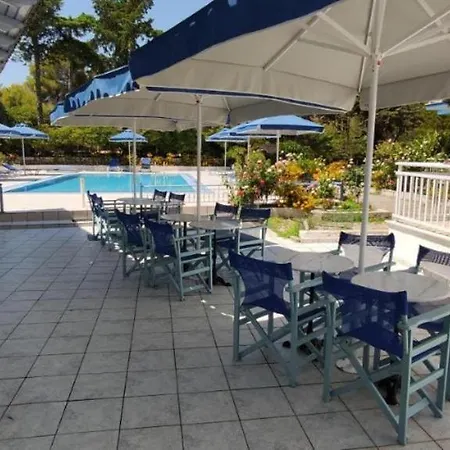 Blue White - Kefallonia Poolside Retreats Hotel apartamentowy