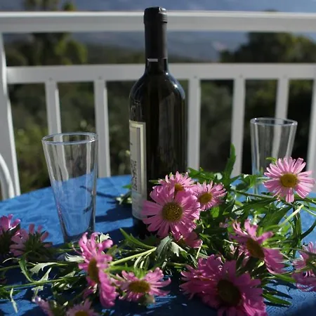 Blue White - Kefallonia Poolside Retreats Hotel apartamentowy