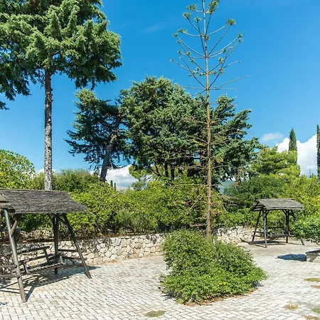 Blue White - Kefallonia Poolside Retreats Апарт-отель Спартия