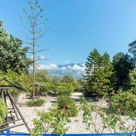 Апарт-отель Blue White - Kefallonia Poolside Retreats Спартия
