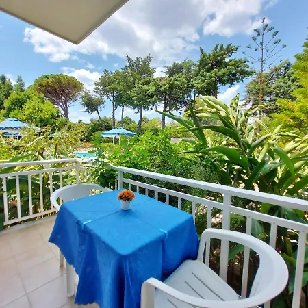 Aparthotel Blue White - Kefallonia Poolside Retreats Spartià