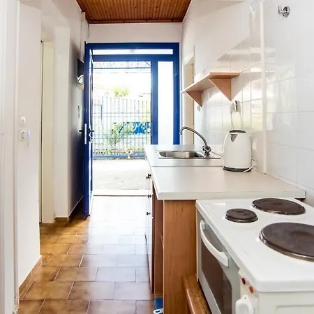 Blue White Apartments - Kefallonia Poolside Retreats Aparthotel 3*