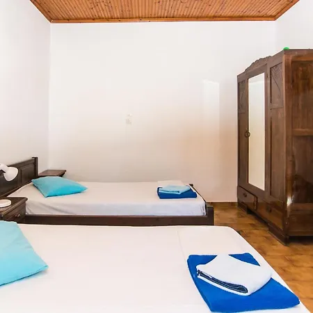 Aparthotel Blue White - Kefallonia Poolside Retreats