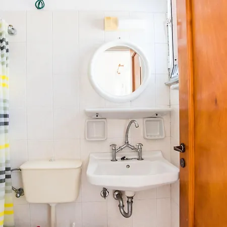 Blue White Apartments - Kefallonia Poolside Retreats