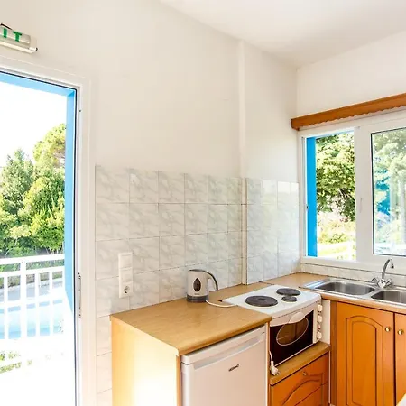 Blue White Apartments - Kefallonia Poolside Retreats Aparthotel