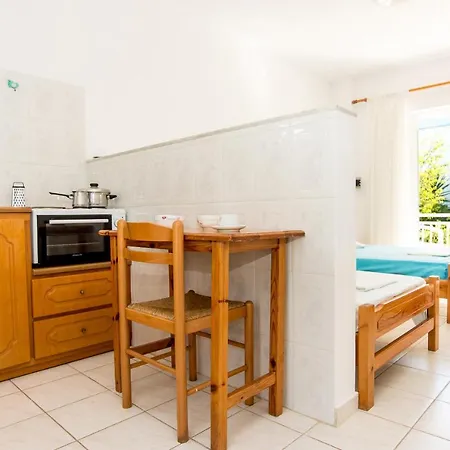 Blue White Apartments - Kefallonia Poolside Retreats 4* Spartia (Kefalonia)