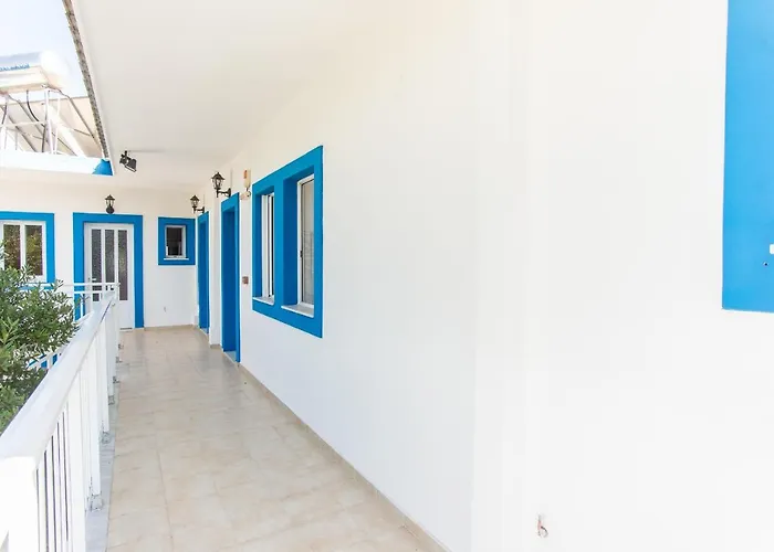 Blue White Apartments - Kefallonia Poolside Retreats Lägenhetshotell