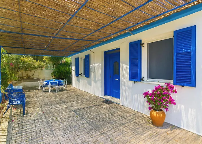 Blue White Apartments - Kefallonia Poolside Retreats 4*